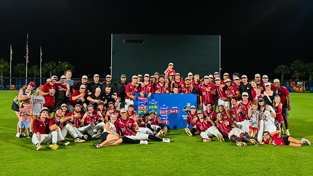 NCAA TOURNAMENT GM5 CELEBRATION